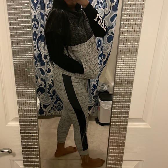 Love sweatshirt form JCPenney, the size is a medium - Picture 8 of 8